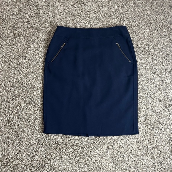 Ann Taylor Loft Navy Blue Pencil Skirt with Pockets and Zipper in Back Size 4 - Picture 2 of 4